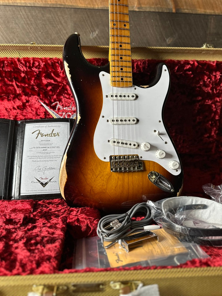 Used Fender Custom Shop Limited Edition 70th Anniversary 54' Stratocaster Wildwood Spec - 2 Color Sunburst Relic