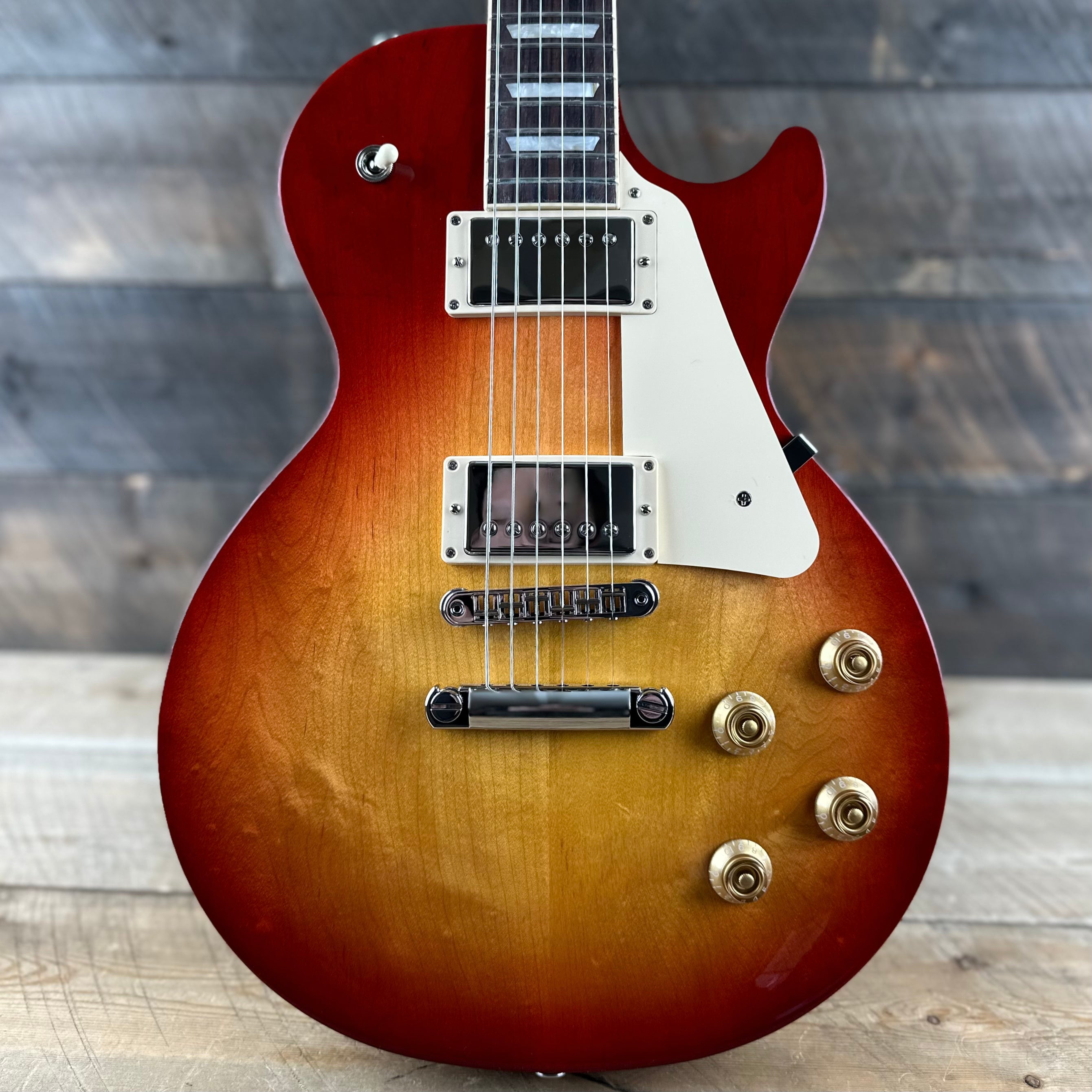 DEMO MODEL* Gibson Les Paul Studio - Cherry Sunburst 225540052 DEMO MODEL* Gibson Les Paul Studio - Cherry Sunburst 225540052