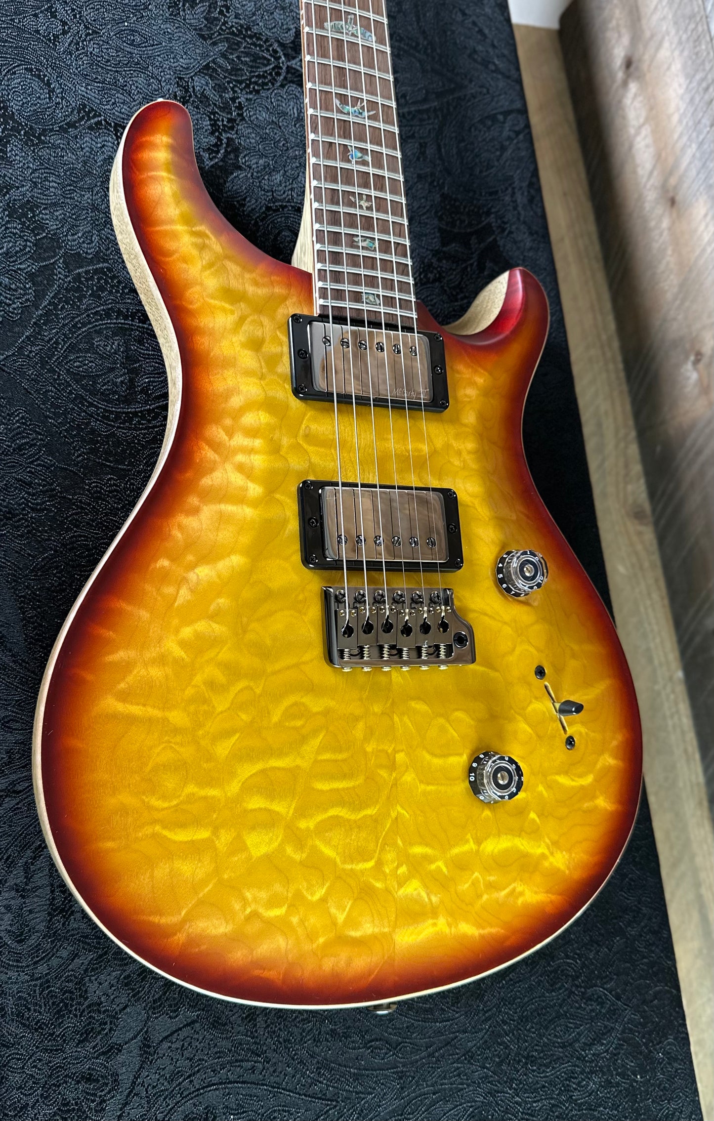 PRS Wood Library Custom 24 Amazing Quilted 10 top Korina Body/Neck Brazilian Rosewood FB - Satin Livingston Lemon Cherry Burst W/Natural Back 425290