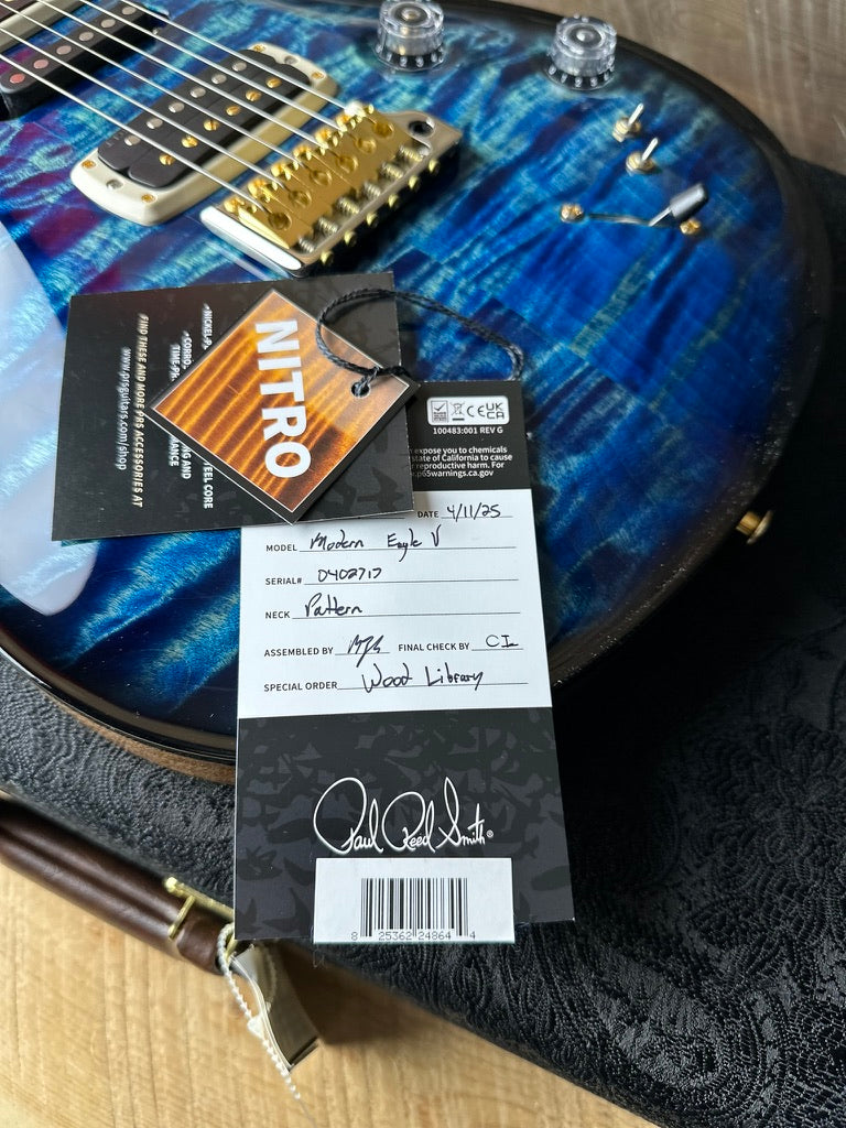 PRS Wood Library Modern Eagle V Quilt Maple 10 top, Ebony FB - Blue Jean Smokeburst 402717