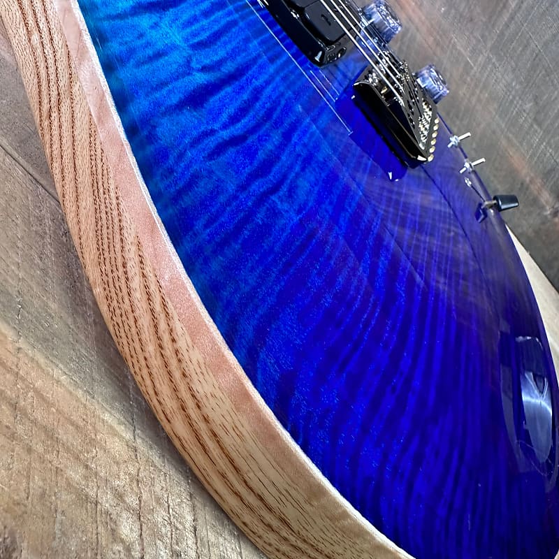 PRS Modern Eagle V Flame Maple 10-Top Swamp Ash Back Stained Maple Neck - Blue Fade 363912