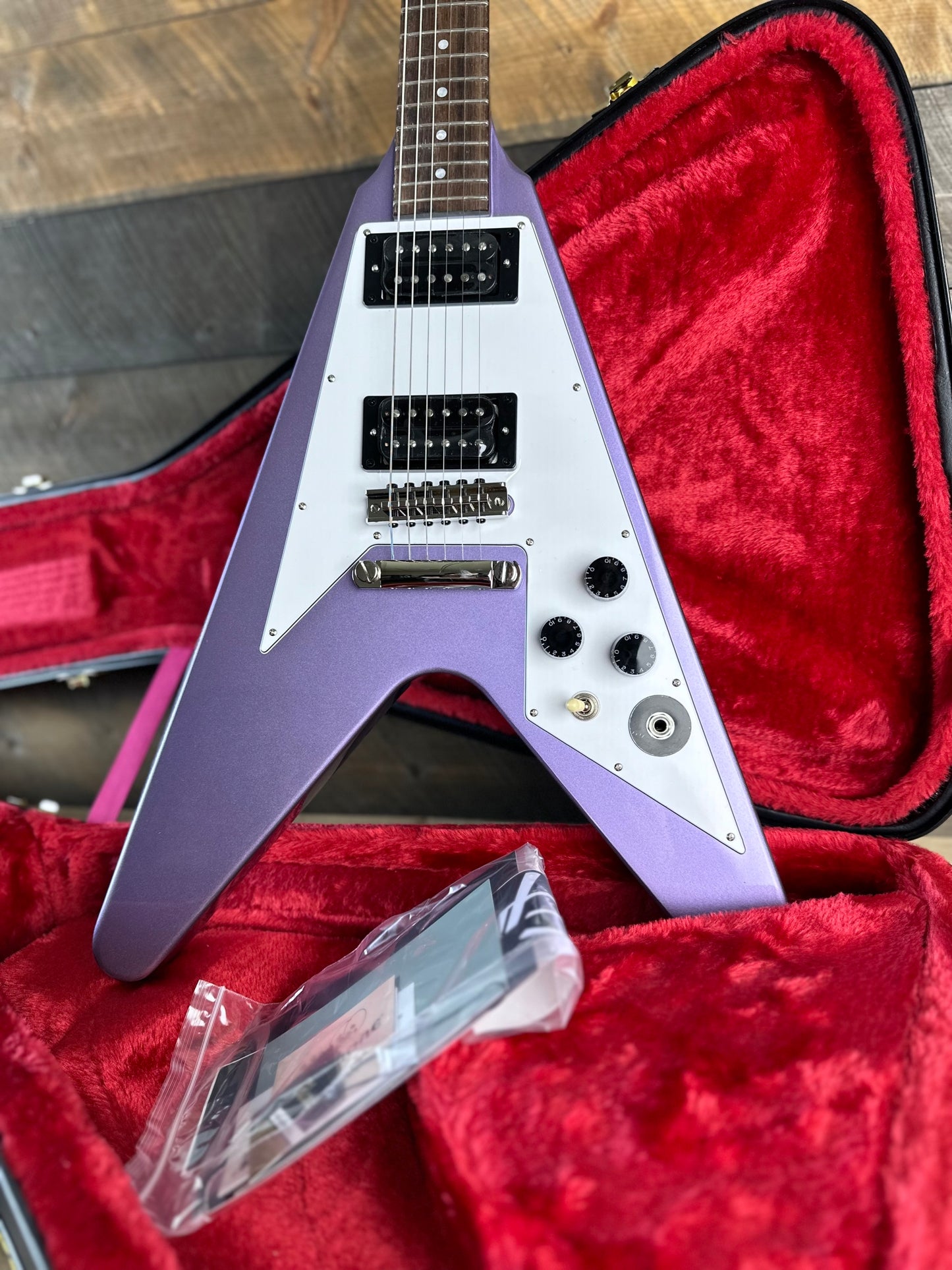 Used Epiphone Kirk Hammett 1979 Flying V - Purple Metallic 240215253721GC