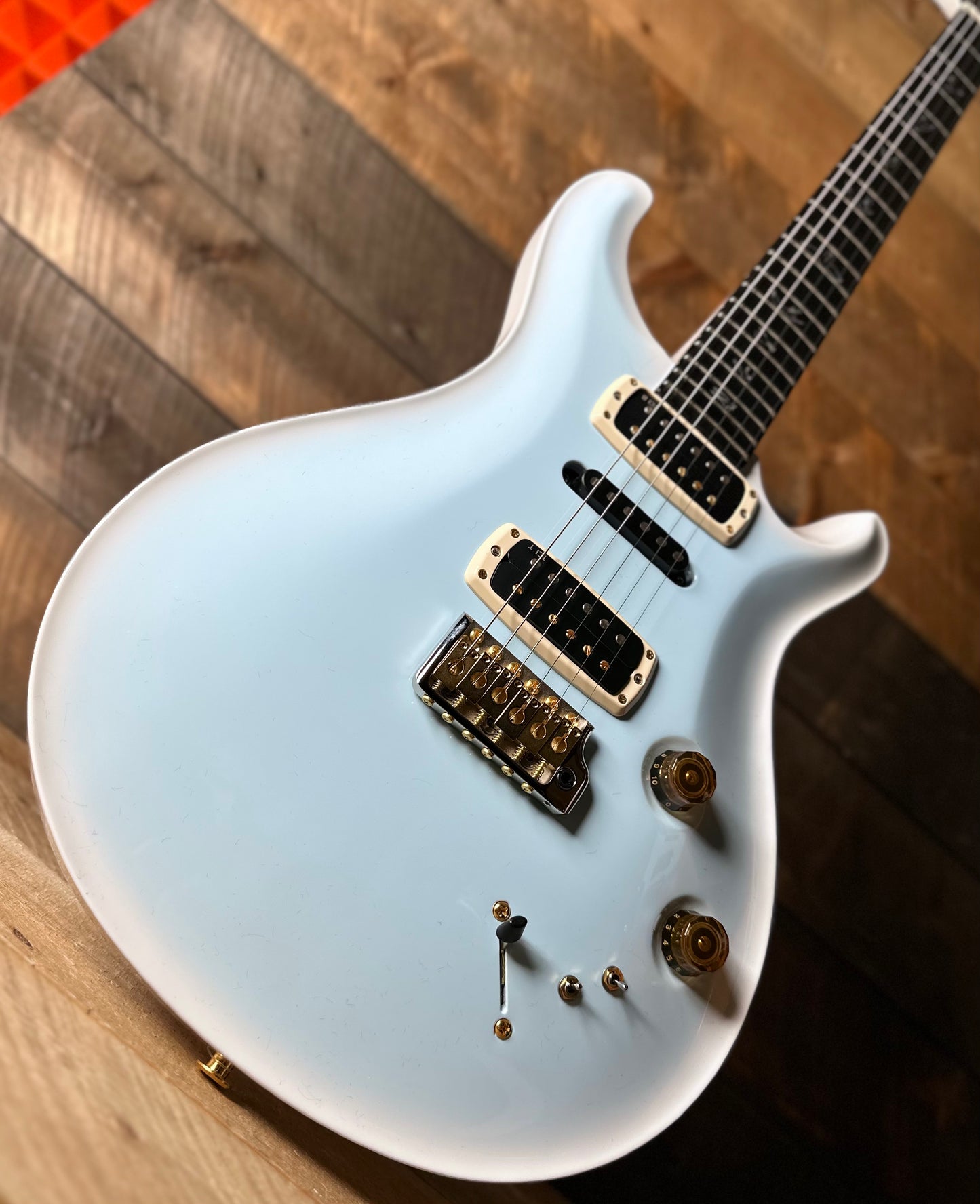 PRS Modern Eagle V W/Ebony FB Custom Color - Reverse Cloud Burst 402709