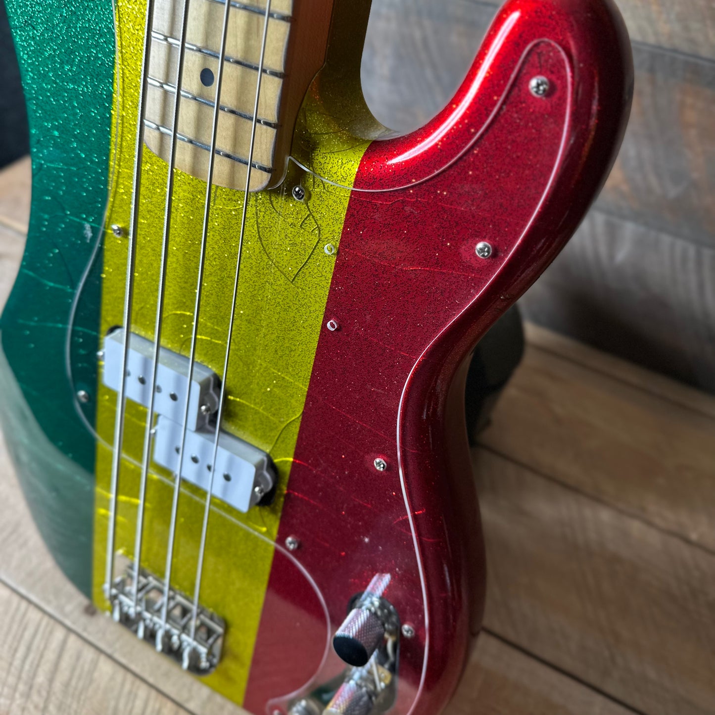 Nash PB-57 Bass- Tri-Color Sparkle NG-6303