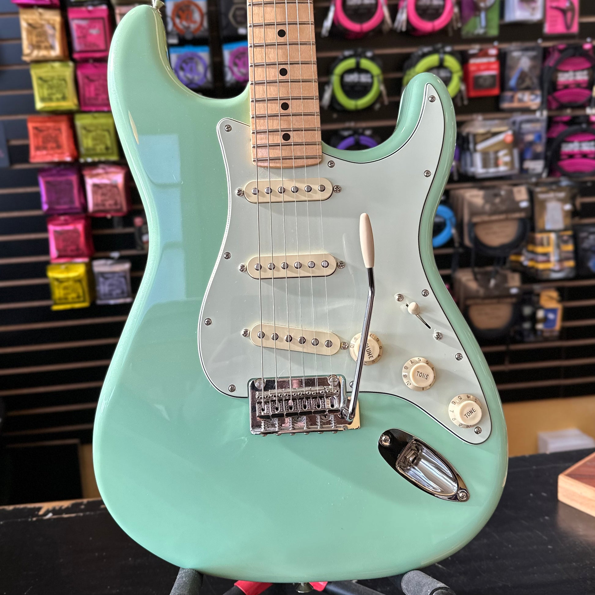Used Fender Ltd. 75 Anniversary Player Stratocaster - Surf Pearl Used Fender Ltd. 75 Anniversary Player Stratocaster - Surf Pearl