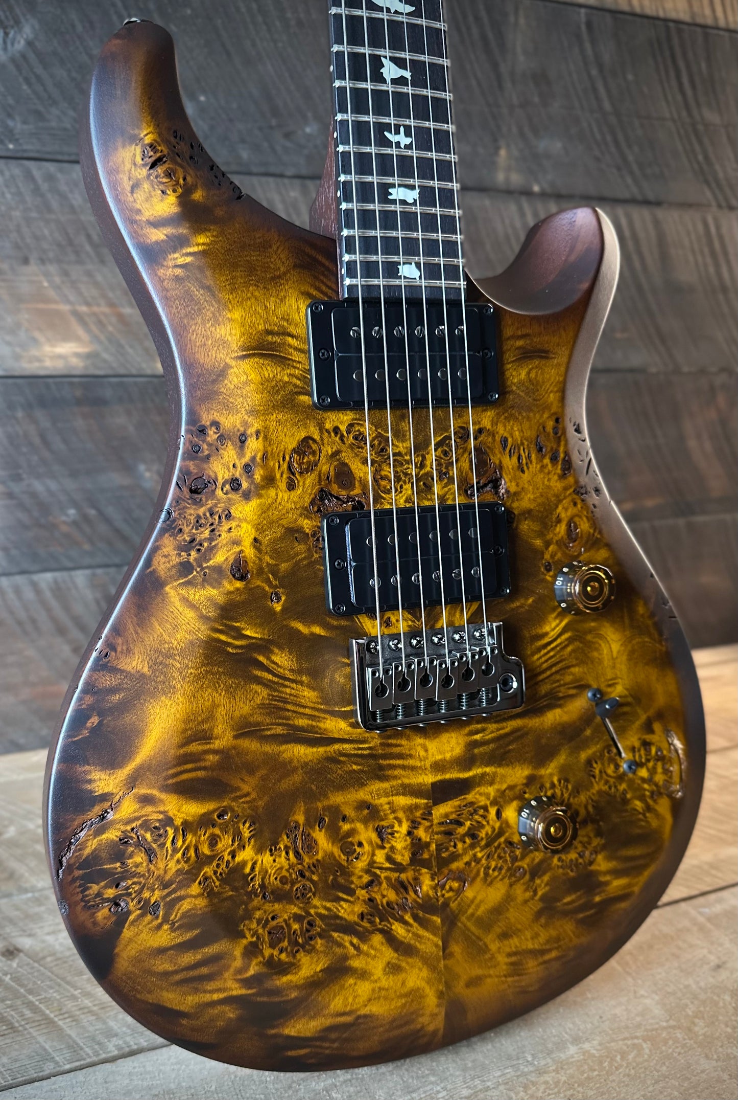 PRS Limited Wood Library Select S2 Custom 24 Poplar Burl Top - Black Gold Burst S2089084