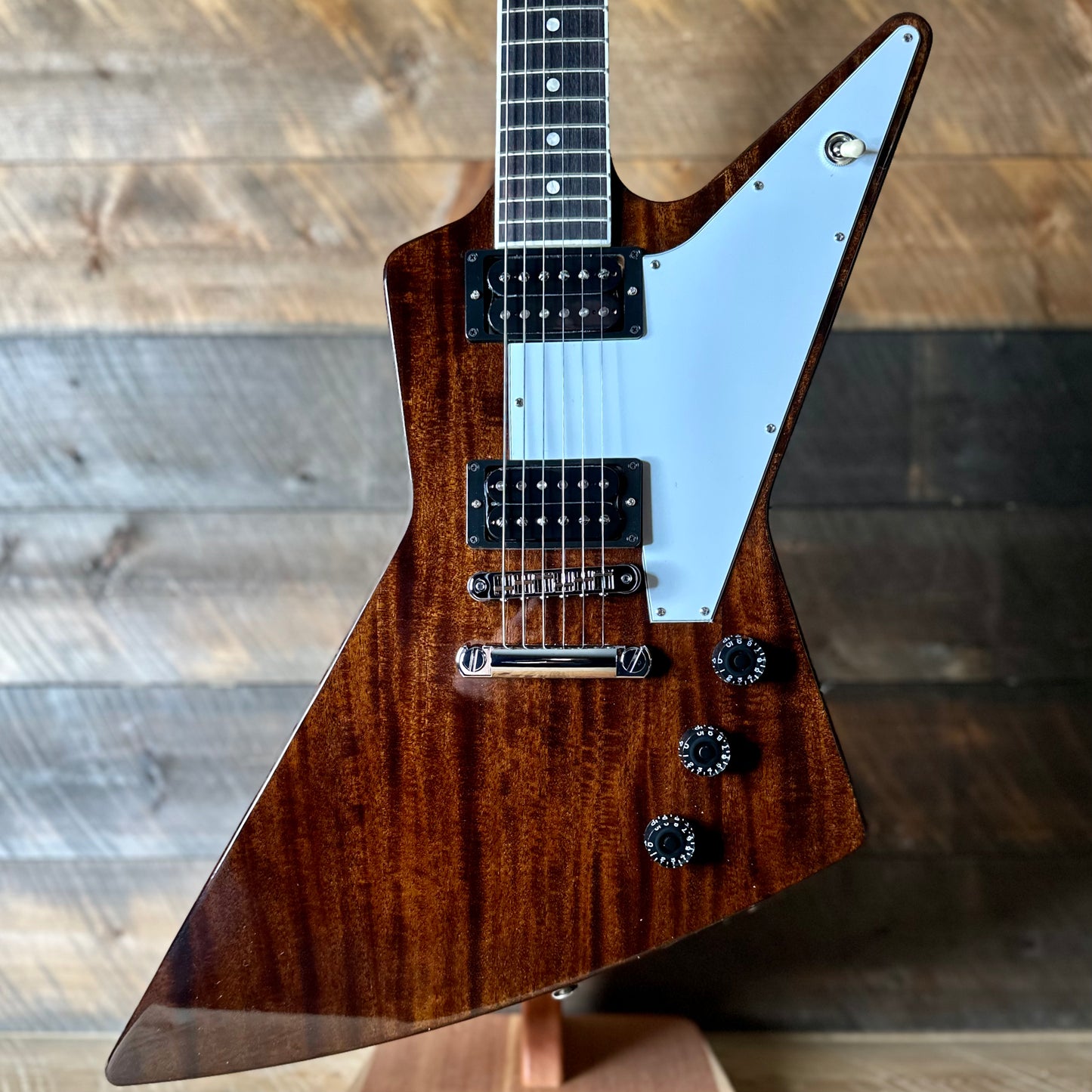 Gibson 70's Explorer - Dark Walnut 226650237 – Quimper Sound Gibson 70's Explorer - Dark Walnut 226650237 – Quimper Sound