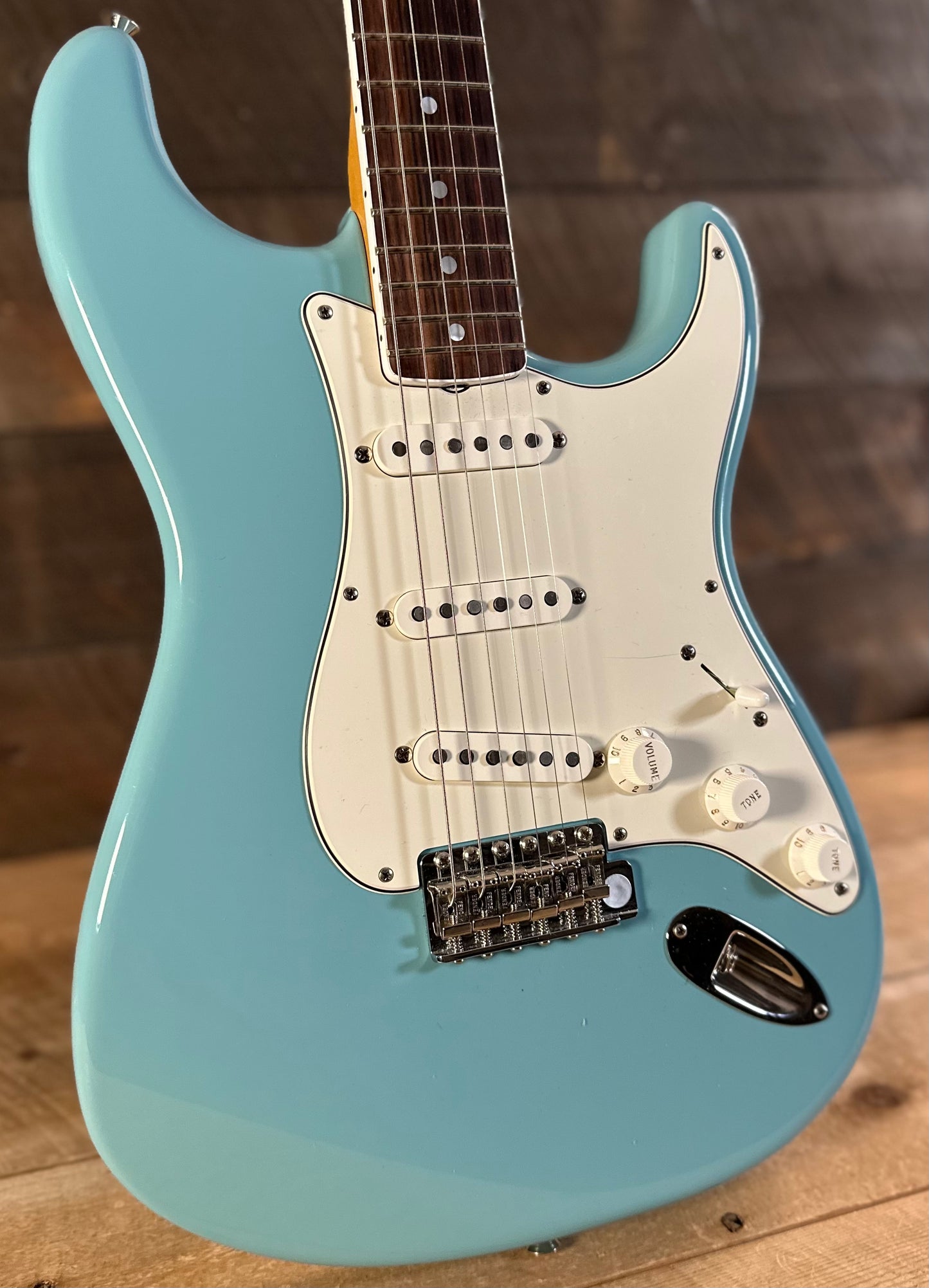 Used Fender Eric Johnson Stratocaster with Rosewood Fretboard - Tropical Torquoise