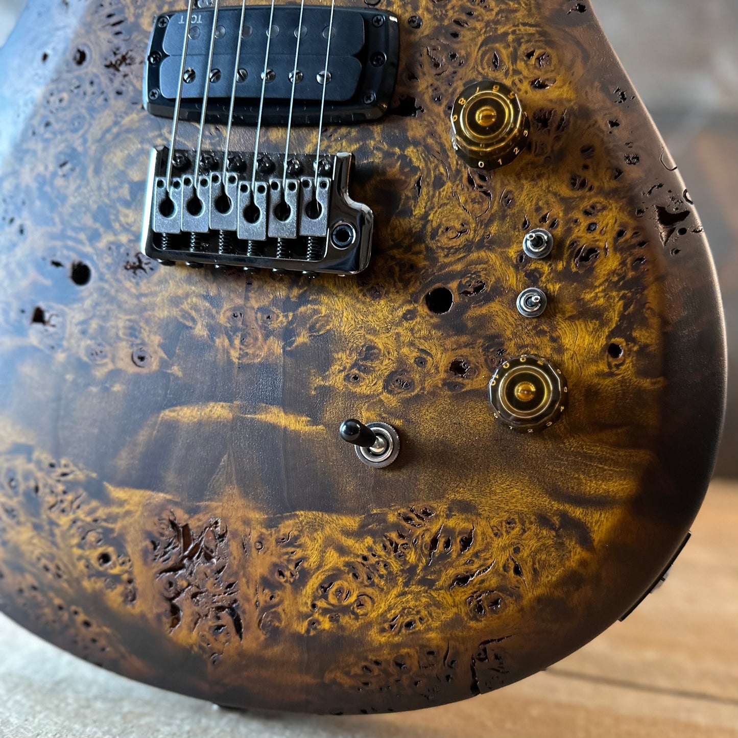 PRS Limited Edition Wood Library Select S2 Custom 24-08 Poplar Burl Top - Black Gold Burst  S2087816