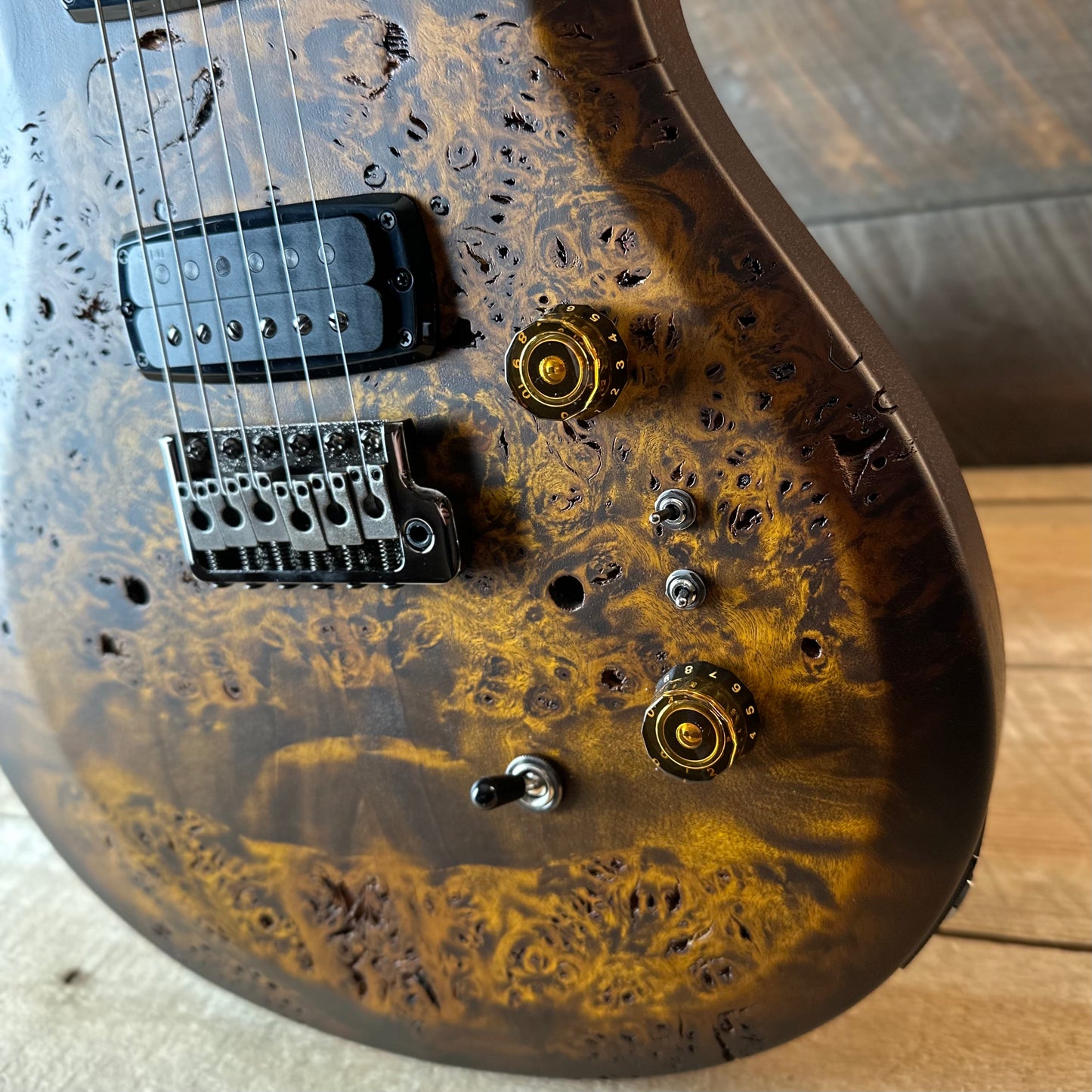 PRS Limited Edition Wood Library Select S2 Custom 24-08 Poplar Burl Top - Black Gold Burst  S2087816