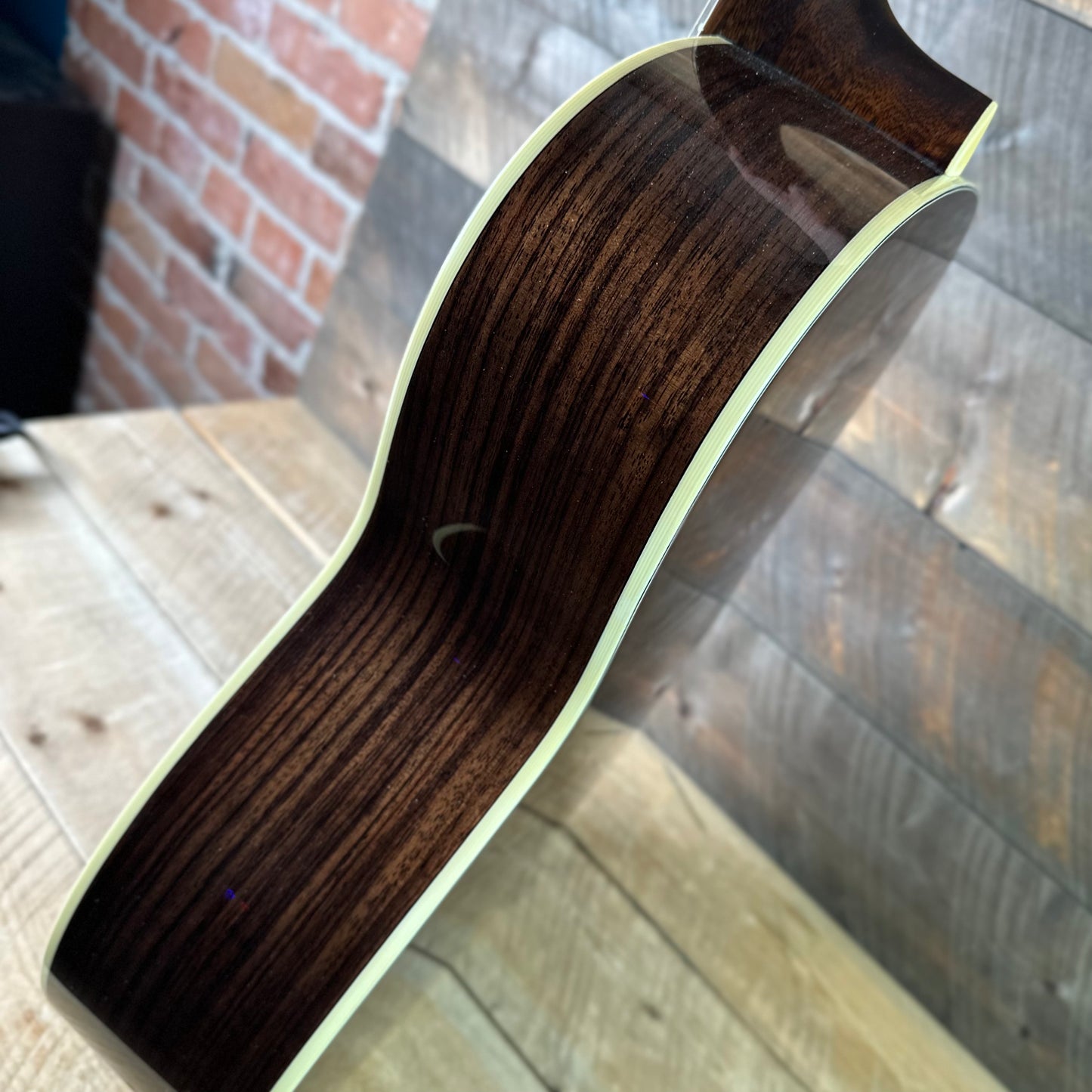 Eastman E20OOSS TC Solid Rosewood Sides & Back Thermo Cured Top Sunburst