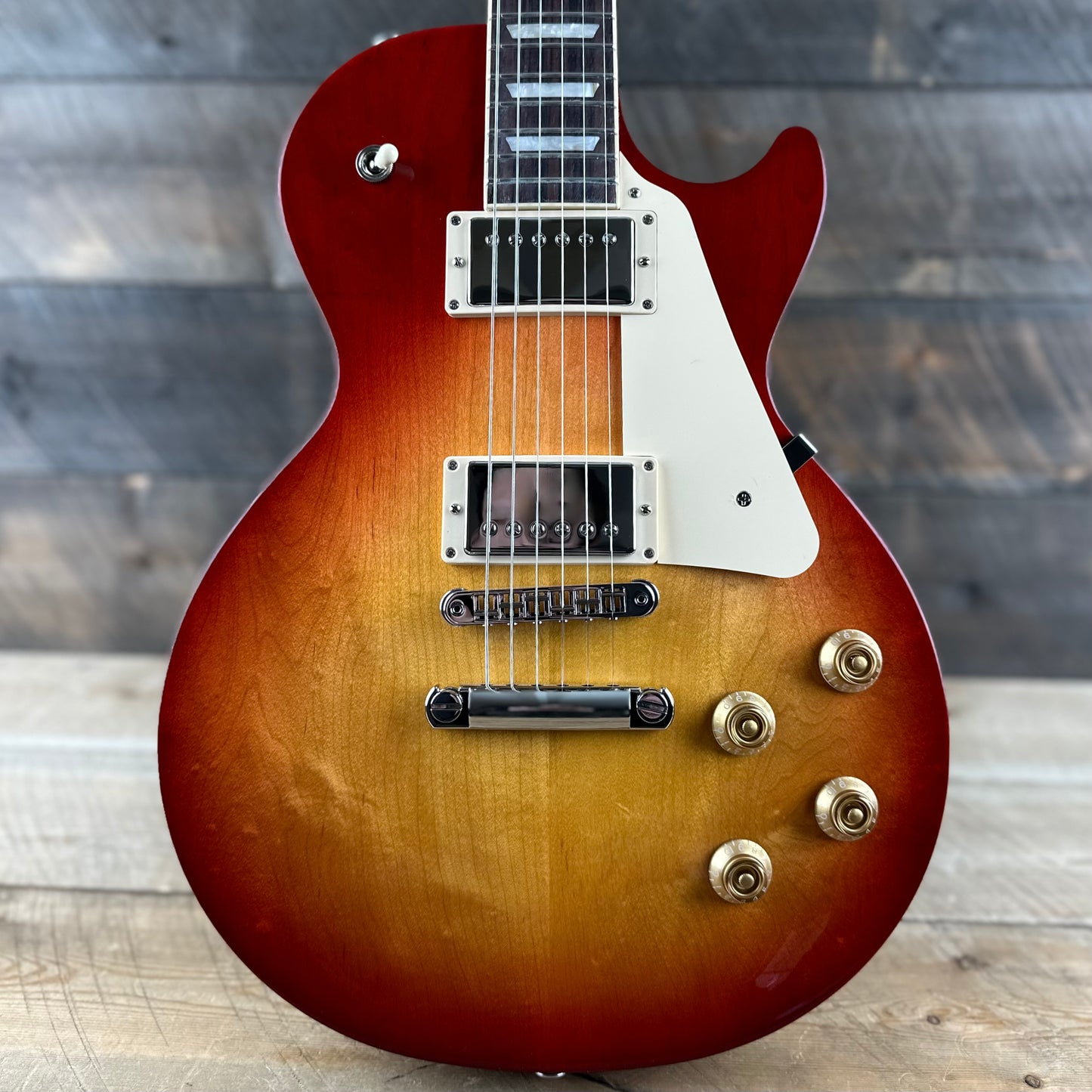 DEMO MODEL* Gibson Les Paul Studio - Cherry Sunburst 225540052 DEMO MODEL* Gibson Les Paul Studio - Cherry Sunburst 225540052