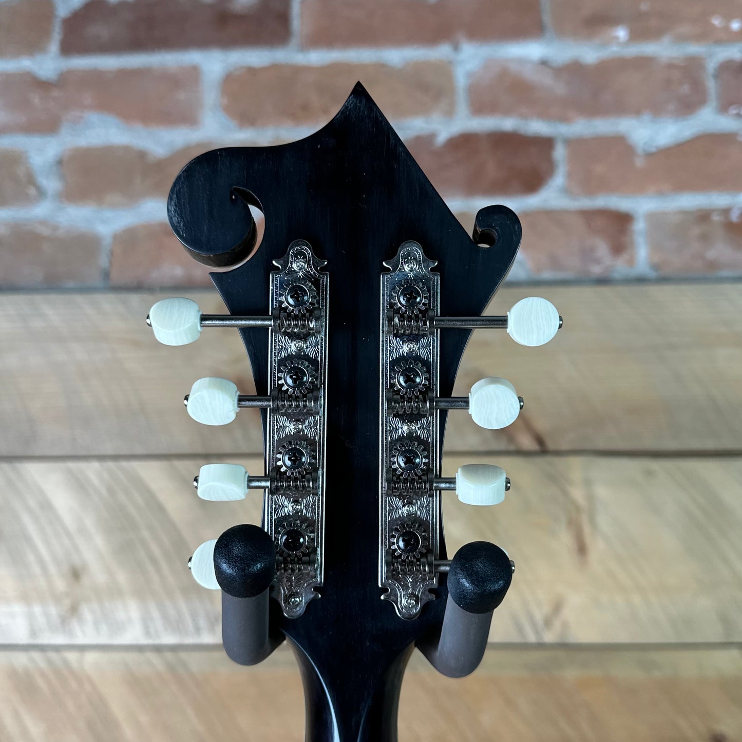 Eastman MD815/V Varnish Finish F-Style Mandolin - Antique Sunburst N2600632