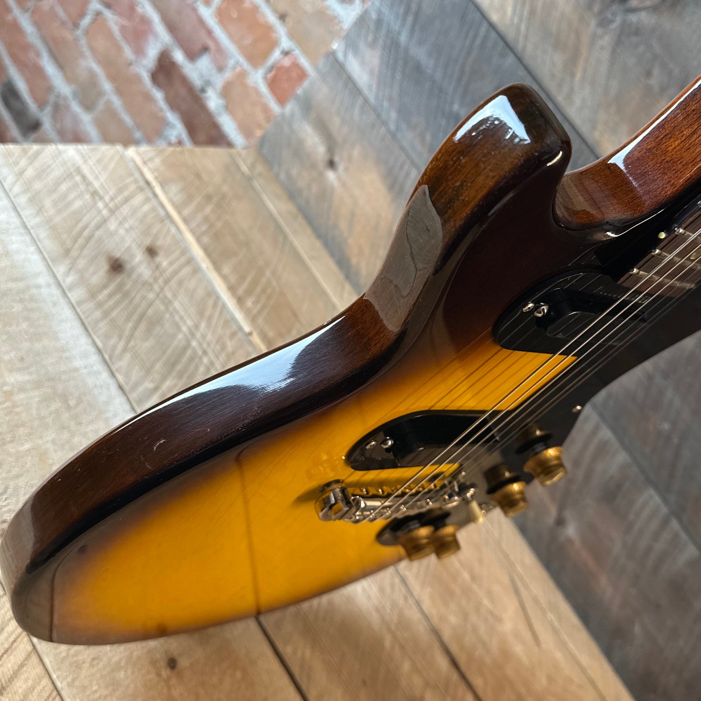 Vintage 1964 Gibson Melody Maker D - Sunburst