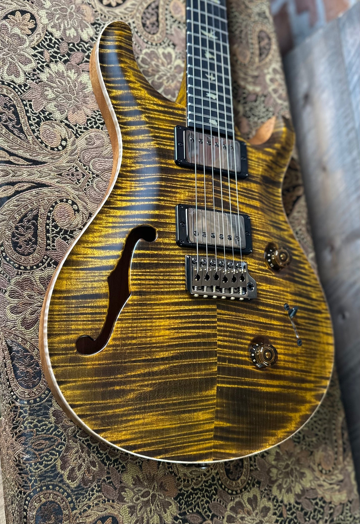 PRS Wood Library Custom 24 Fatback Semi-Hollow McCarty III Pickups Ebony Fretboard Satin Yellow Tiger Stained Maple Neck 423672