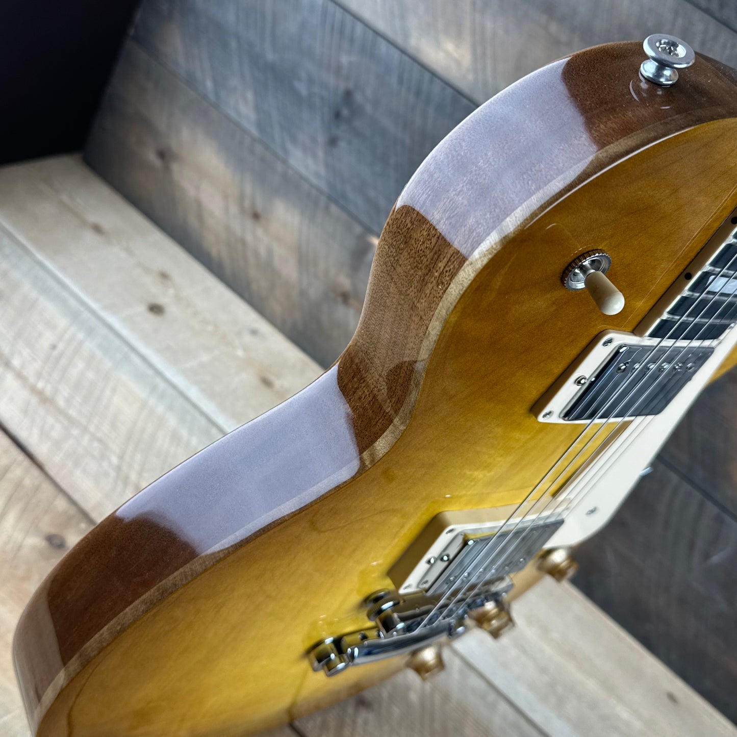 *DEMO MODEL*  Gibson Les Paul Studio Session - Honeyburst  203650082