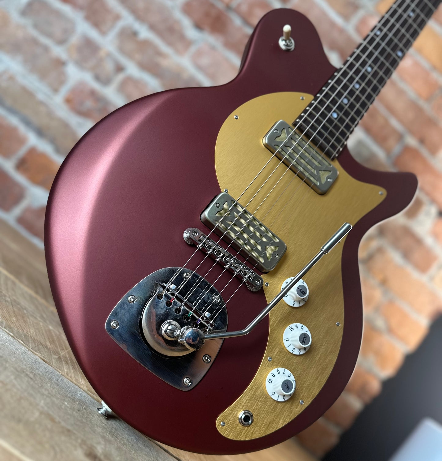 Eastman FullerTone Offset'62 Solid Body Electric Guitar - Dakota Red