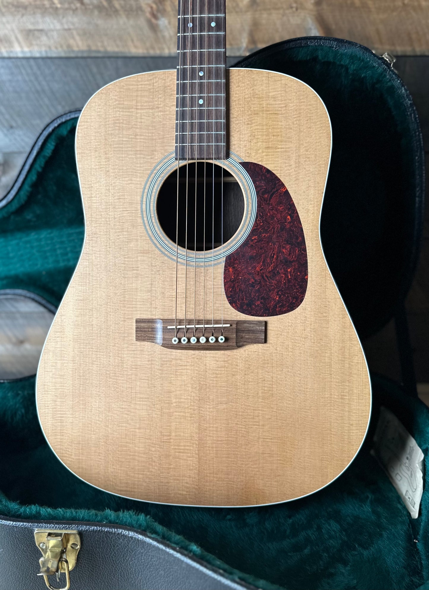 Used 2006 Martin Custom Rosewood Solid Wood Sides & Back Dreadnaught Acoustic - Natural W/HSC
