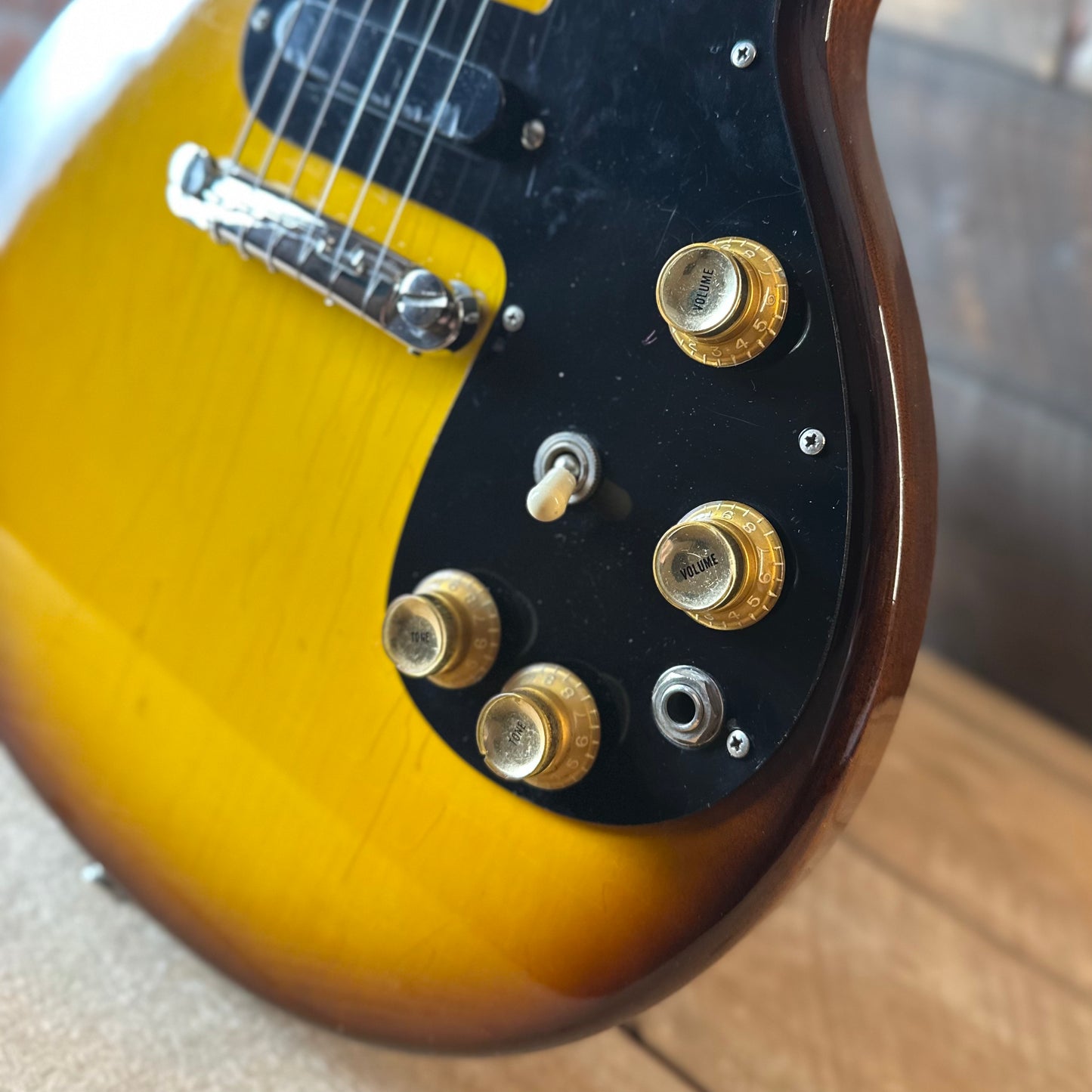 Vintage 1964 Gibson Melody Maker D - Sunburst