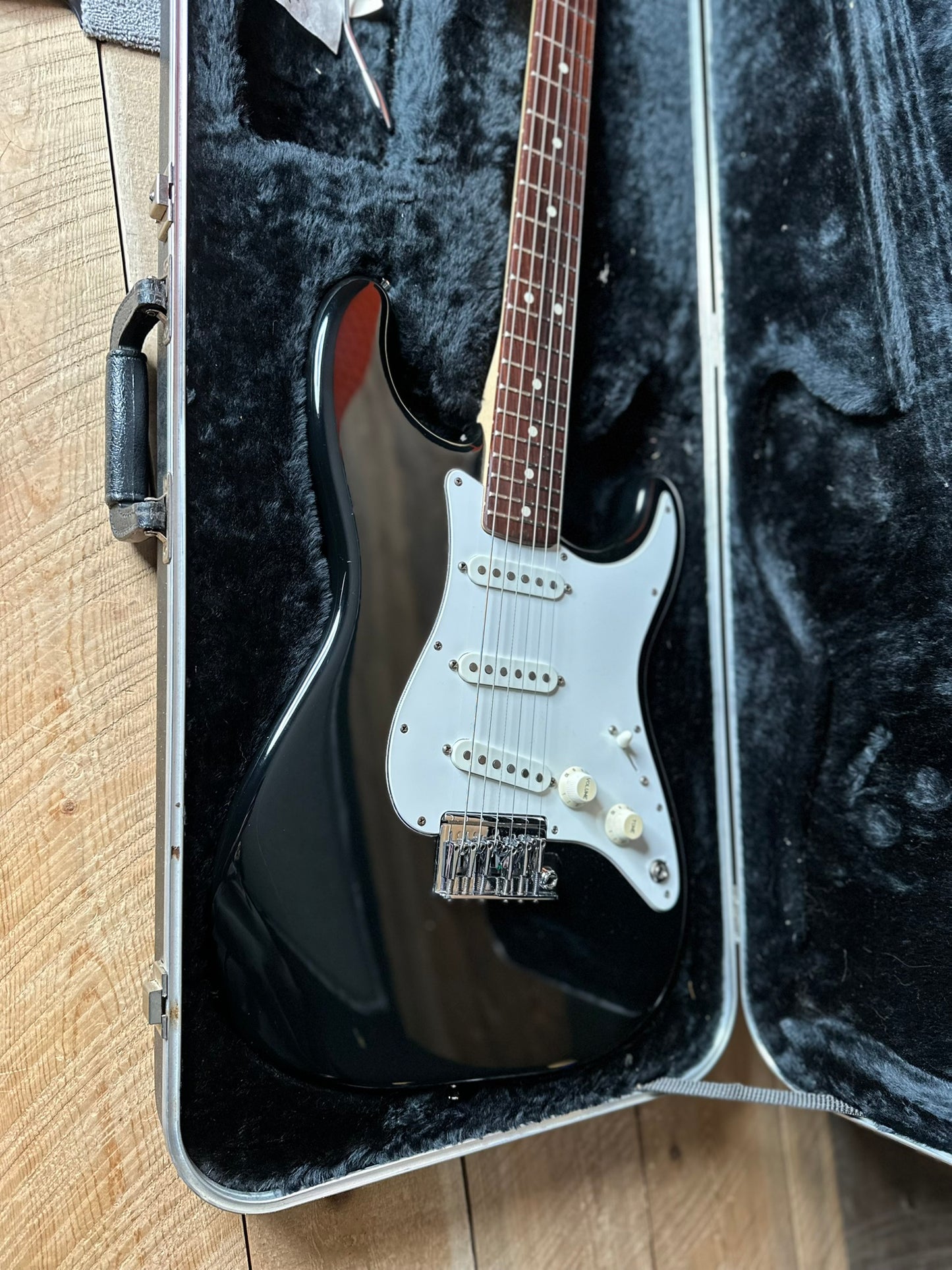 Vintage 1983 Fender Dan Smith Era Standard Stratocaster (2-Knob) with Rosewood Fretboard 7.8 LBS!- Black