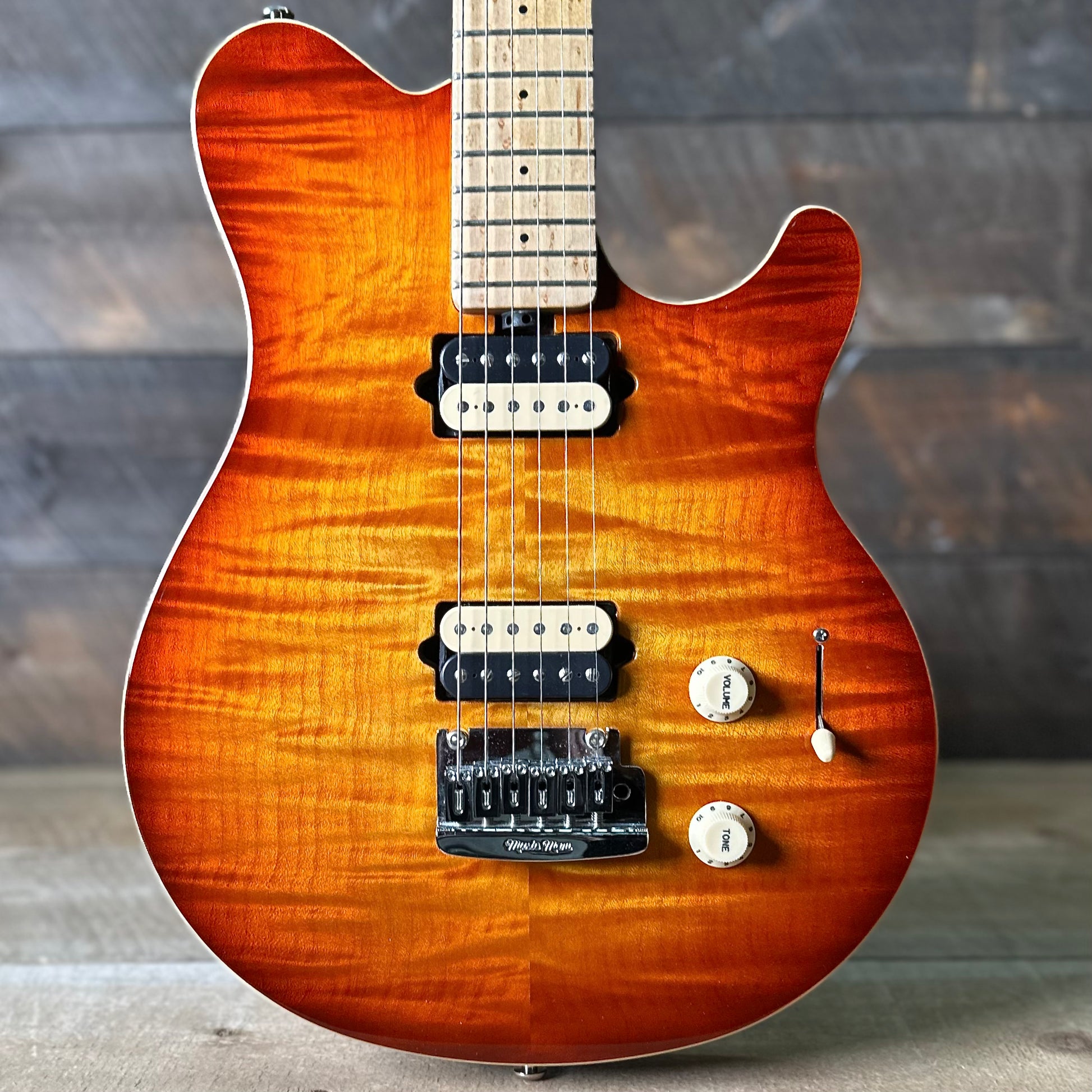 Used 2007 Music Man Axis Super Sport - Honey Burst w/OHSC Used 2007 Music Man Axis Super Sport - Honey Burst w/OHSC