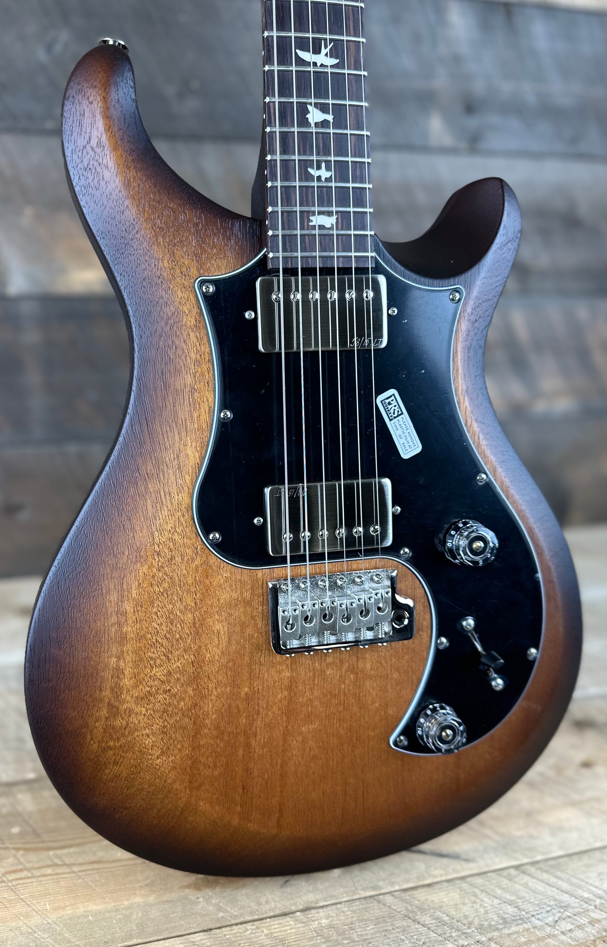 prs s2 standard 22 mccarty tobacco sunburst Limited Edition CE-22 w/ Gig Bag A Classic Refinished With its solid build and versatile PRS S2 McCarty 594 Thinline