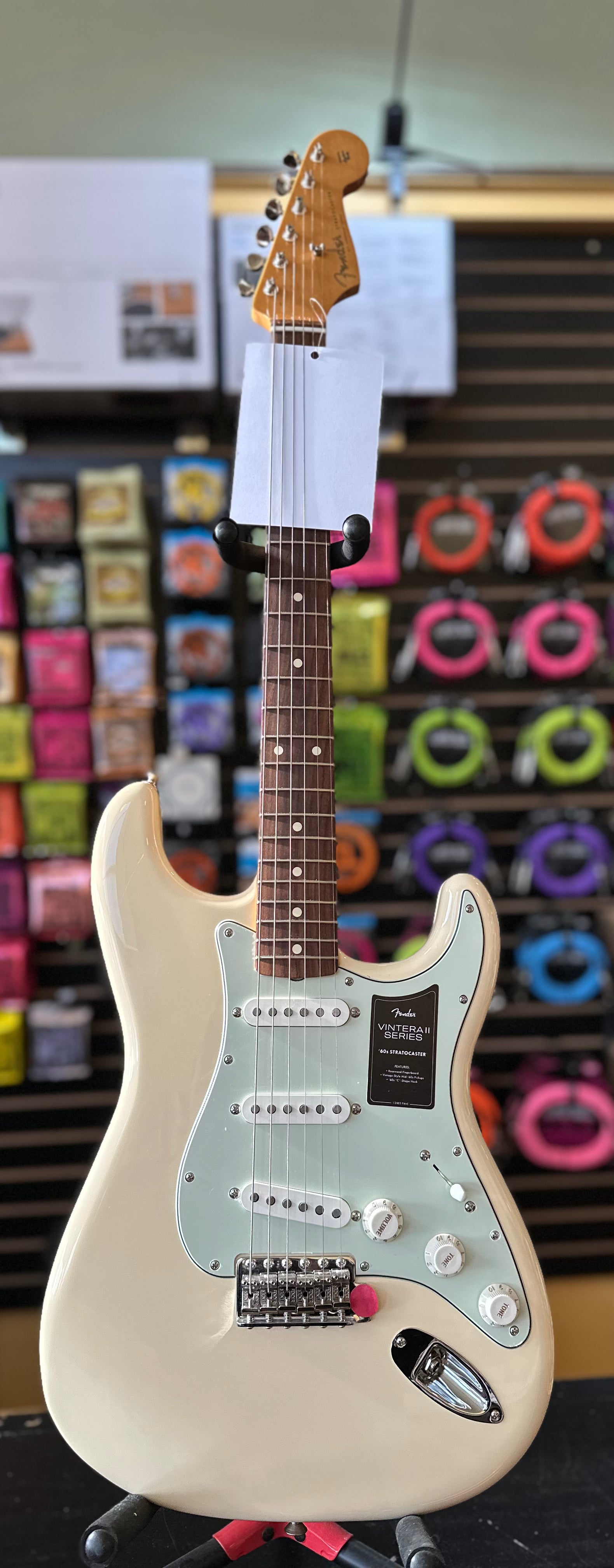 Fender Vintera II '60's Stratocaster - Olympic White – Quimper Fender Vintera II '60's Stratocaster - Olympic White – Quimper