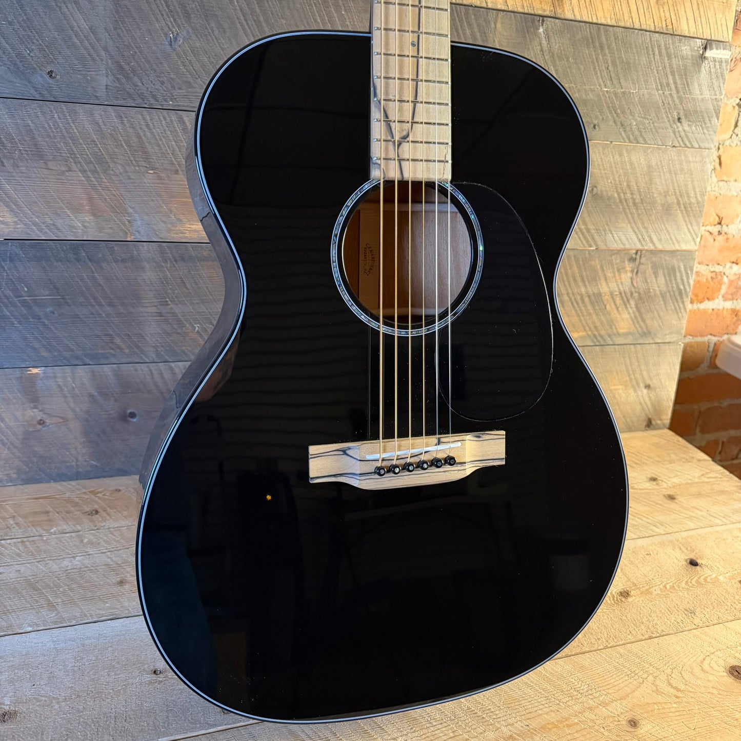 Martin Custom Shop 18 Style  OO Acoustic Guitar Gloss Black Satin Neck with Pale Moon Ebony FB Hardcase