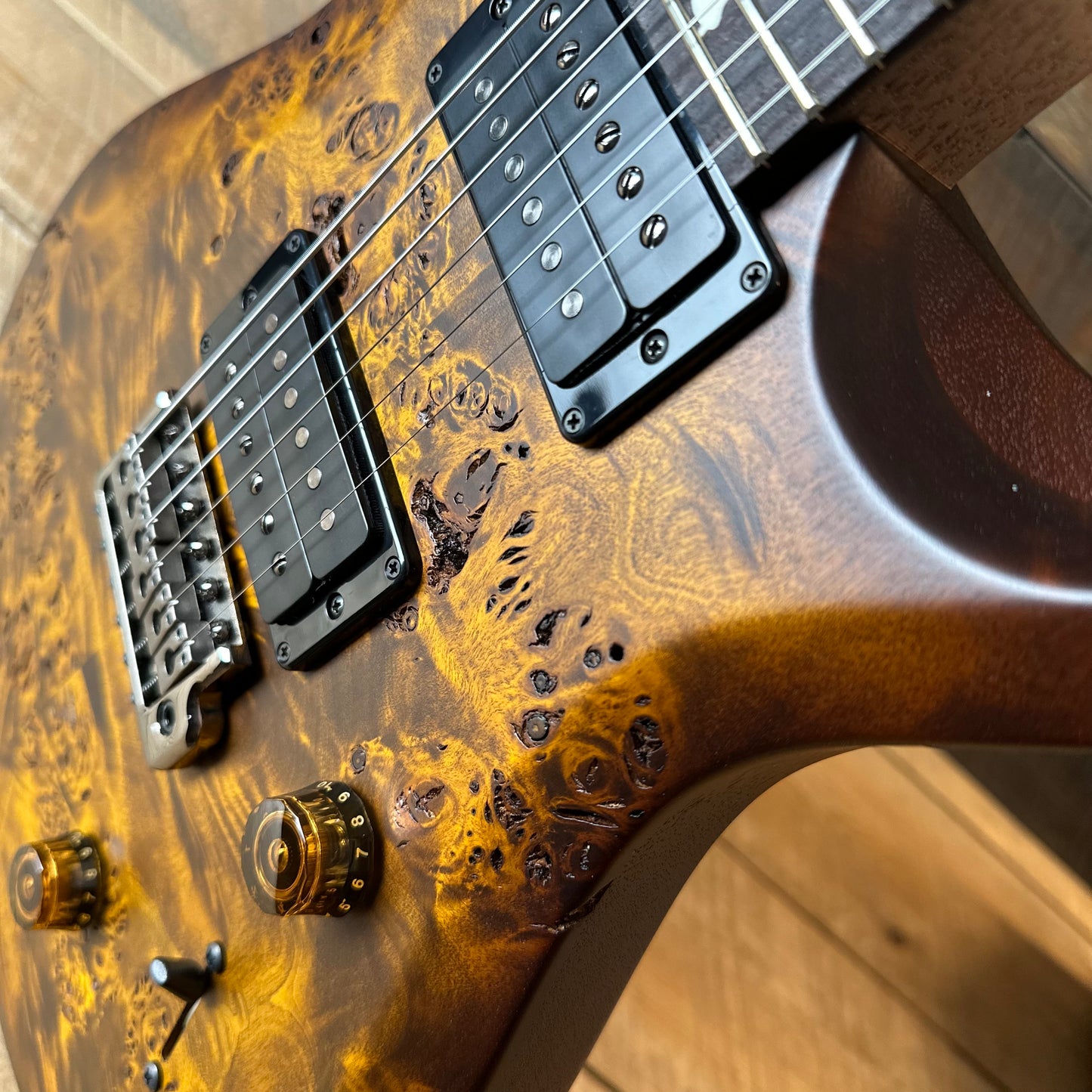 PRS Limited Wood Library Select S2 Custom 24 Poplar Burl Top - Black Gold Burst S2089084