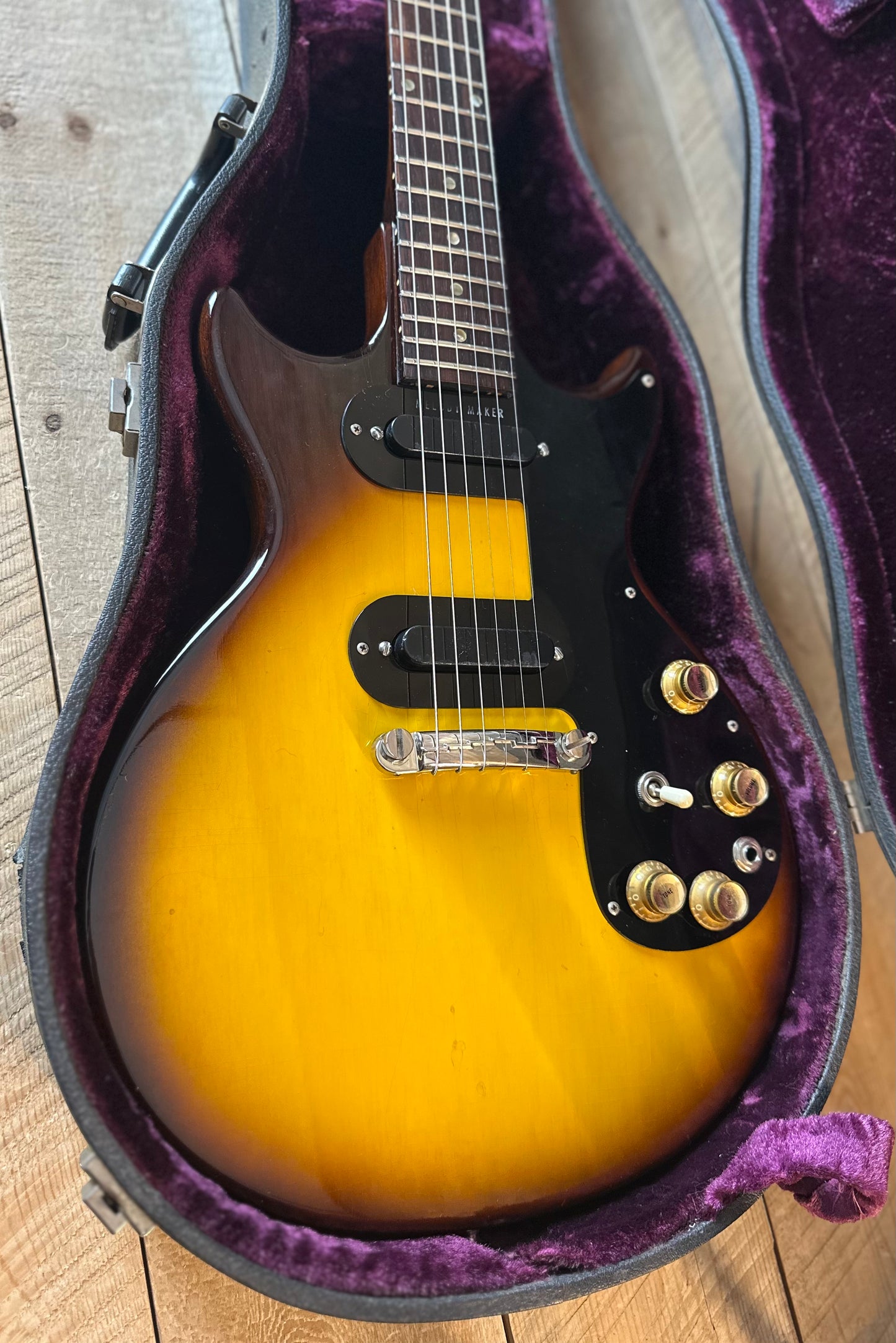 Vintage 1964 Gibson Melody Maker D - Sunburst