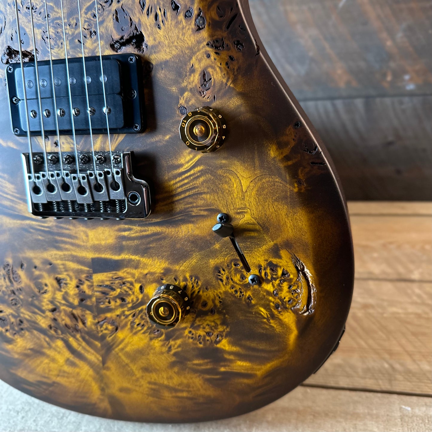 PRS Limited Wood Library Select S2 Custom 24 Poplar Burl Top - Black Gold Burst S2089084