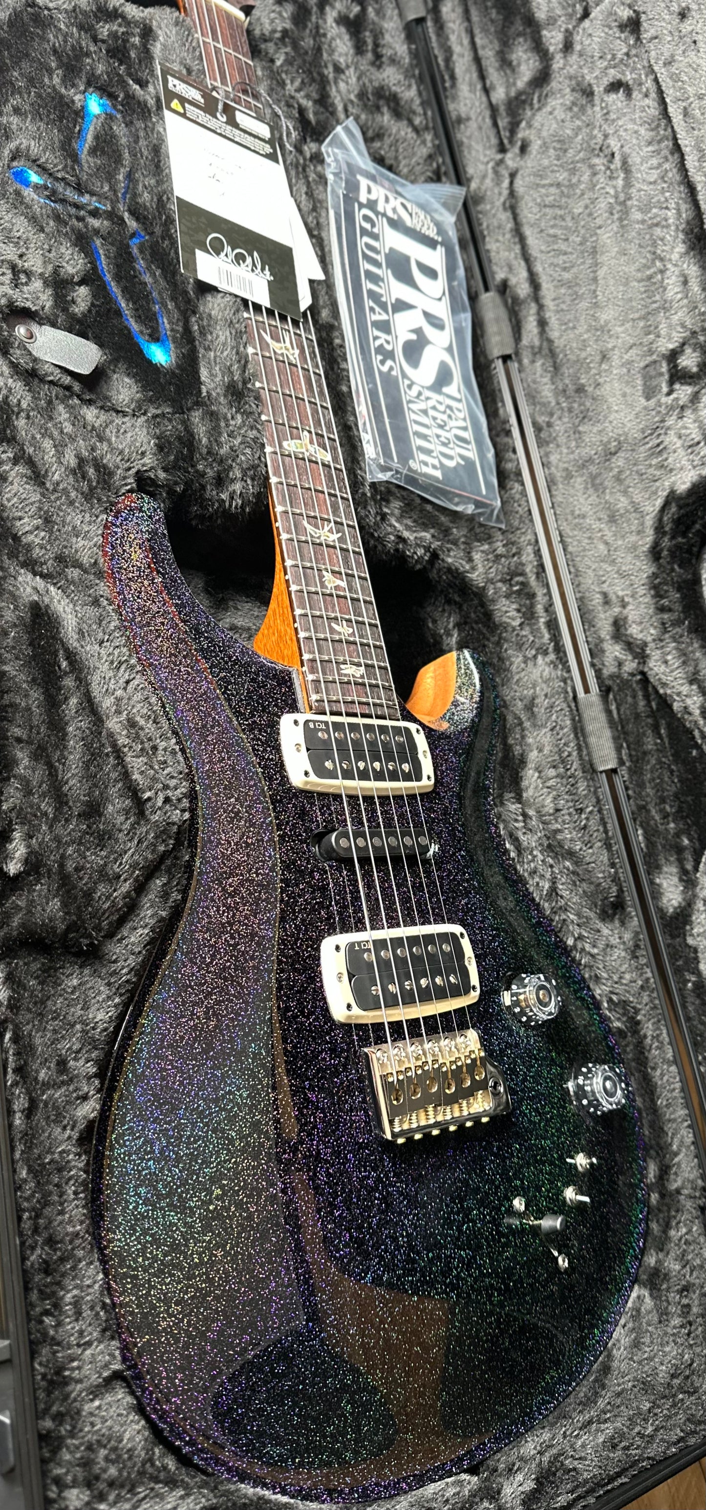 PRS Modern Eagle V Rare One Of A Kind!! - Black Rainbow Holoflake Top & Binding (Natural Back) 418869