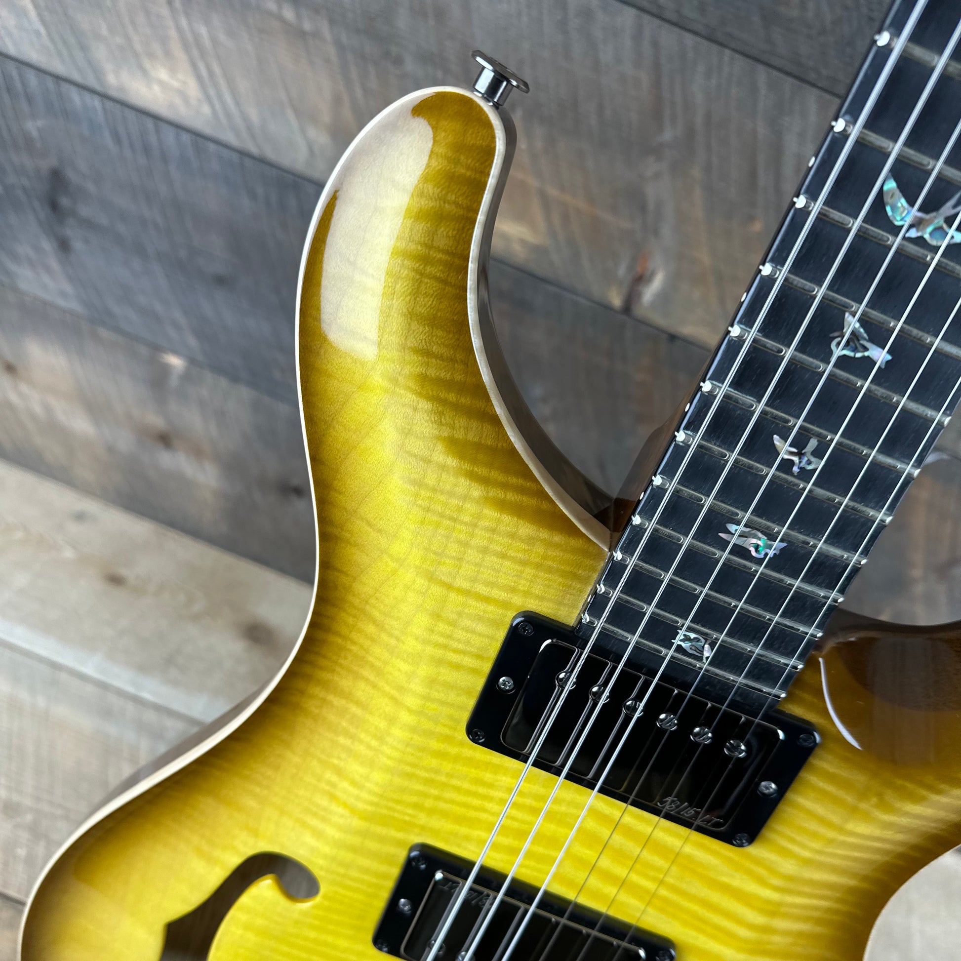 PRS Wood Library Custom 24 Semi-Hollow Flame Maple 10 Top Korina PRS Wood Library Custom 24 Semi-Hollow Flame Maple 10 Top Korina