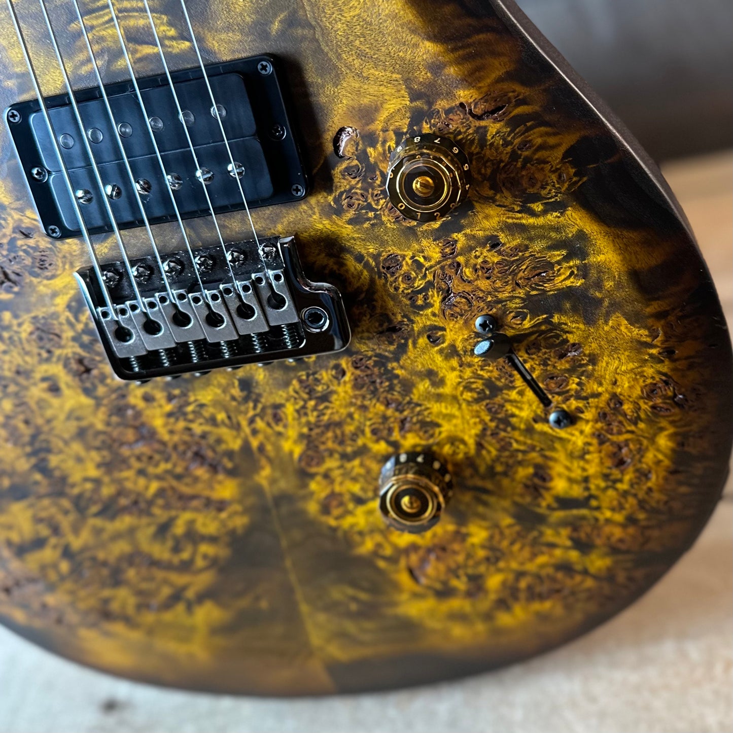 PRS Limited Edition Wood Library Select S2 Custom 24-08 Poplar Burl Top - Black Gold Burst  S2089070