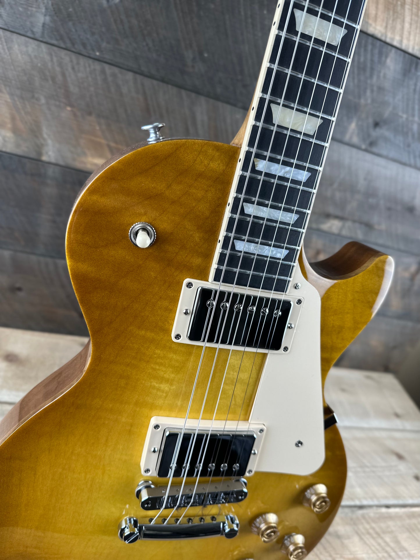 *DEMO MODEL*  Gibson Les Paul Studio Session - Honeyburst  203650082