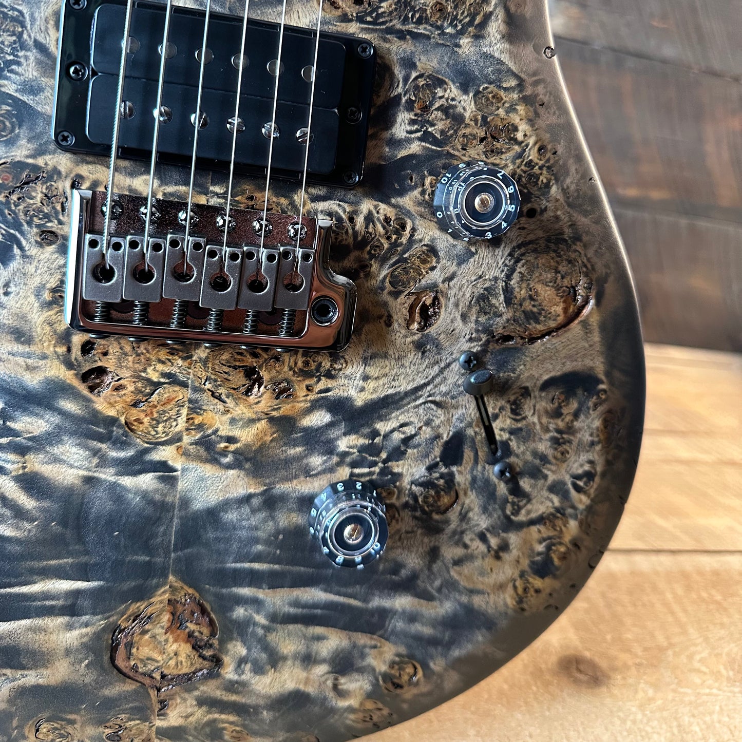 PRS Limited Edition Wood Library Select S2 Custom 24 Poplar Burl Top - Charcoal Burst S2089080