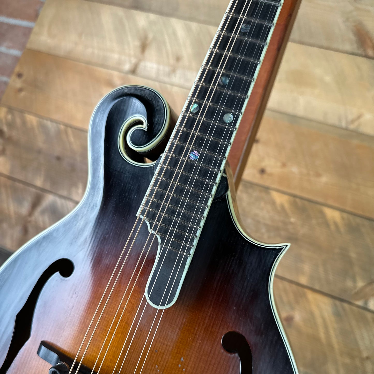 Eastman MD815/V Varnish Finish F-Style Mandolin - Antique Sunburst N2600632
