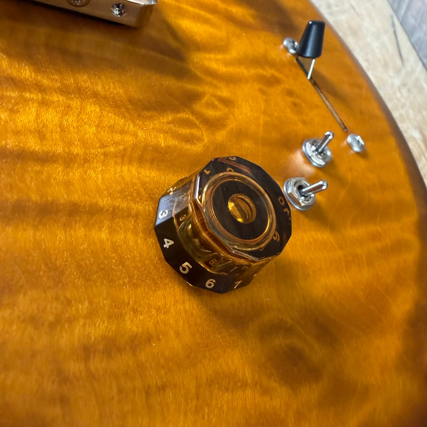 PRS S2 Wood Library Special Semi-Hollow Quilted Top Ebony Fretboard Violin Amber Sunburst  S2088415